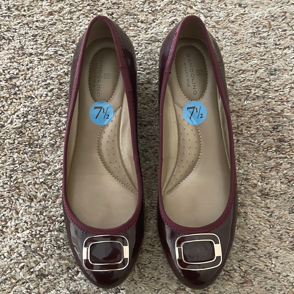 Bandolino Maroon Patent Leather Flats with Gold Buckle 7.5M